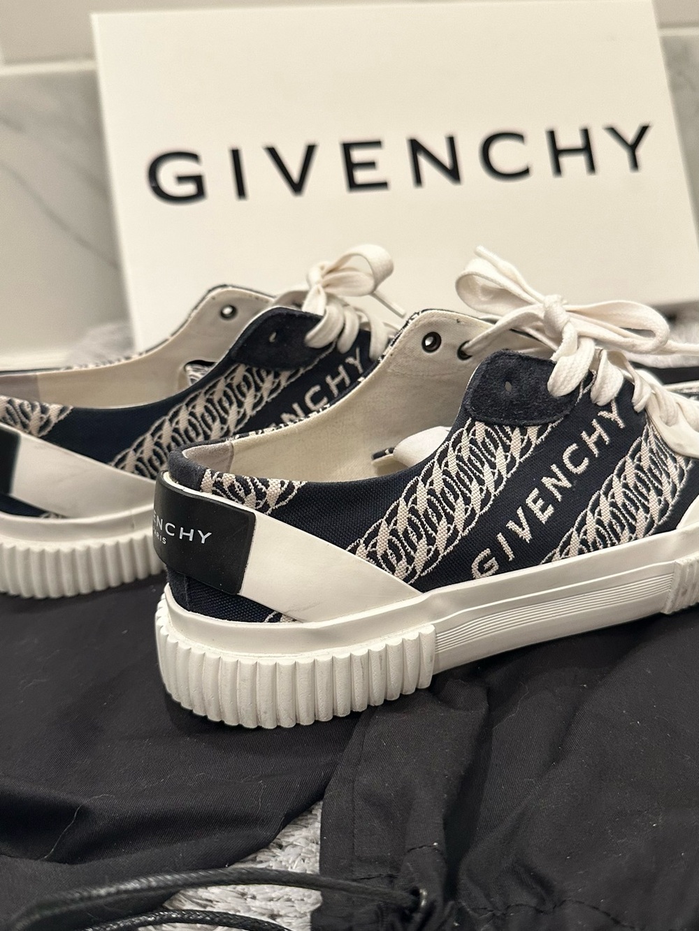 Givenchy Navy and White Logo Low-Top Sneakers - Picture 4 of 6